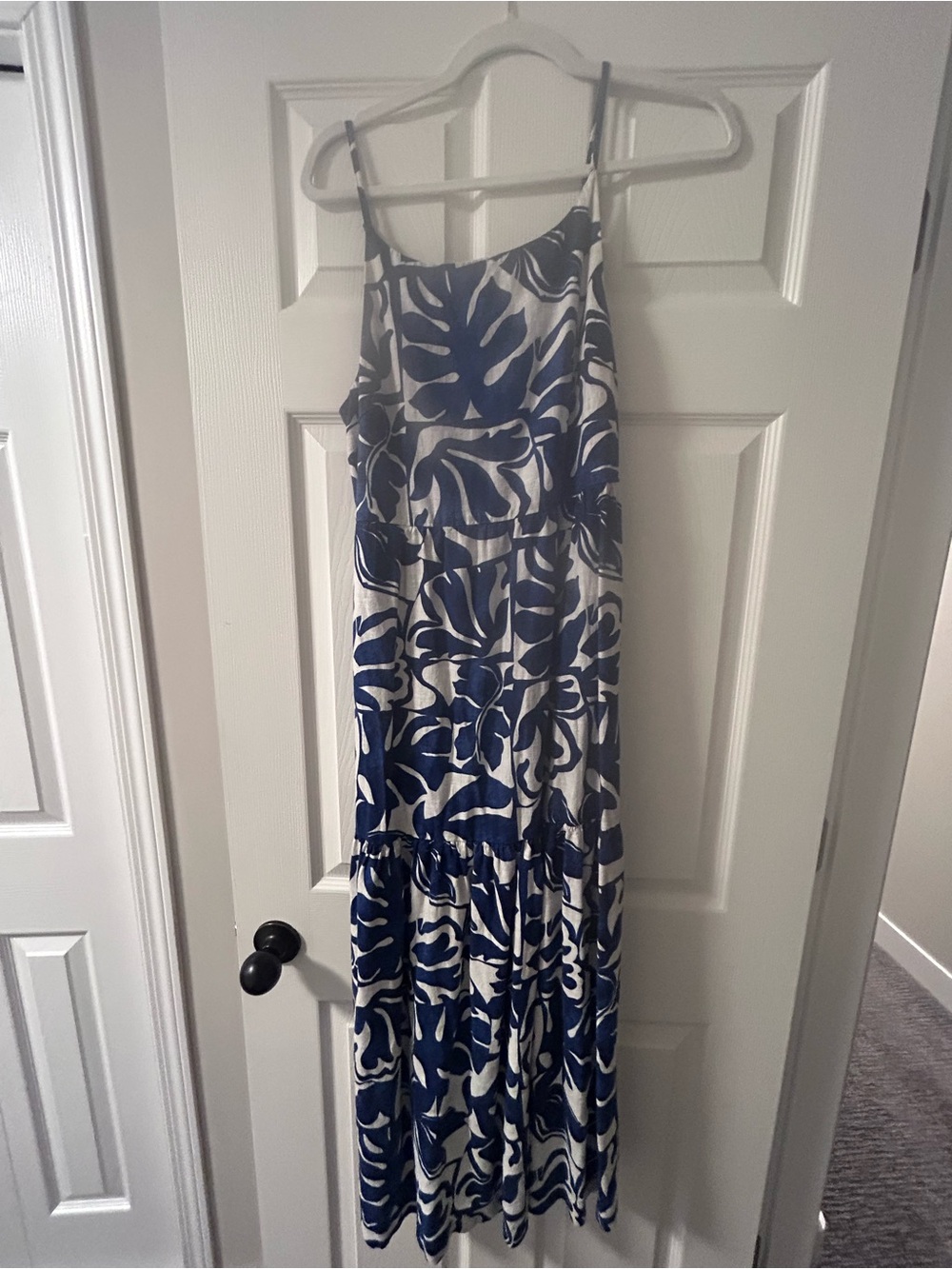 RW&CO. Navy and White Tropical-Print Spaghetti-Strap Maxi Dress